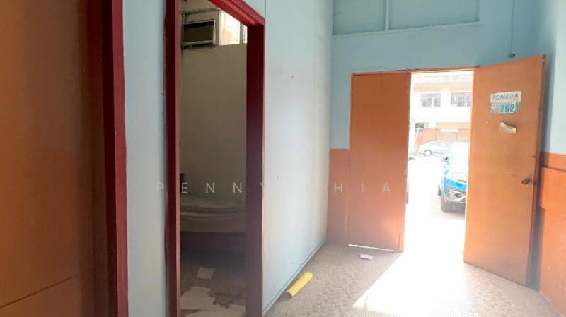 Shop for Sale in Klang (Selangor) - Penny Chia - Corridor - PropertyGuru.com.my