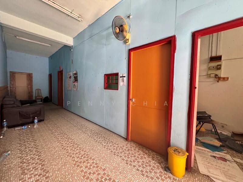 Shop for Sale in Klang (Selangor) - Penny Chia - Corridor - PropertyGuru.com.my