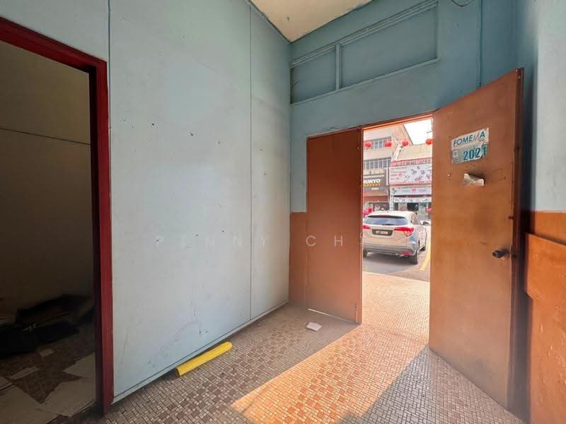 Shop for Sale in Klang (Selangor) - Penny Chia - Entrance - PropertyGuru.com.my