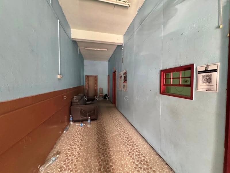Shop for Sale in Klang (Selangor) - Penny Chia - Corridor - PropertyGuru.com.my