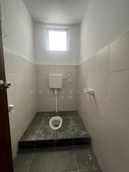 Shop for Rent in Taman Pulai Mutiara (Iskandar Puteri (Nusajaya)) - Katherine Low - Bathroom - PropertyGuru.com.my