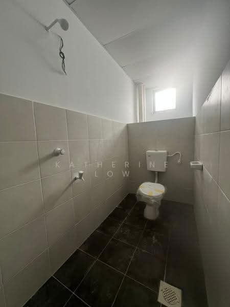 Shop for Rent in Taman Pulai Mutiara (Iskandar Puteri (Nusajaya)) - Katherine Low - Bathroom - PropertyGuru.com.my