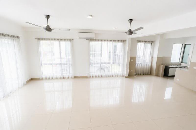 3-storey Terraced House for Sale in Cyberjaya (Selangor) - Jared Wong - Living Room - PropertyGuru.com.my