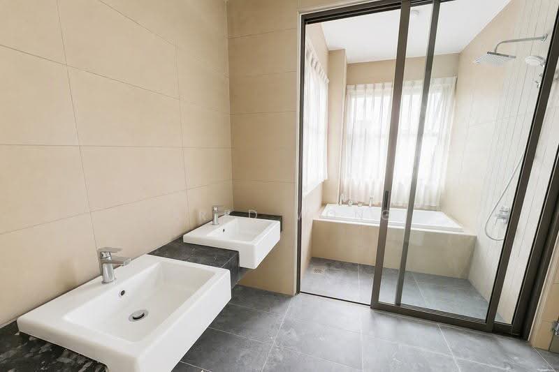 3-storey Terraced House for Sale in Cyberjaya (Selangor) - Jared Wong - Bathroom - PropertyGuru.com.my