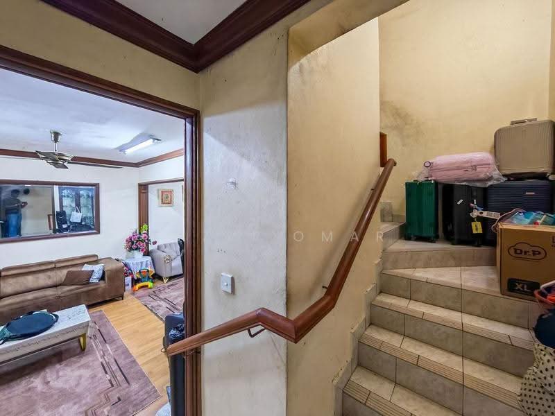 Rumah Teres 2-Tingkat untuk Dijual di Seksyen 7 (Shah Alam) - Fazri Omar - Living Room - PropertyGuru.com.my