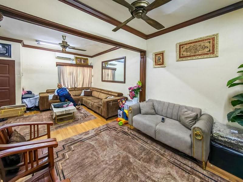 Rumah Teres 2-Tingkat untuk Dijual di Seksyen 7 (Shah Alam) - Fazri Omar - Living Room - PropertyGuru.com.my