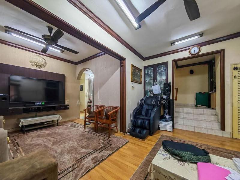 Rumah Teres 2-Tingkat untuk Dijual di Seksyen 7 (Shah Alam) - Fazri Omar - Living Room - PropertyGuru.com.my