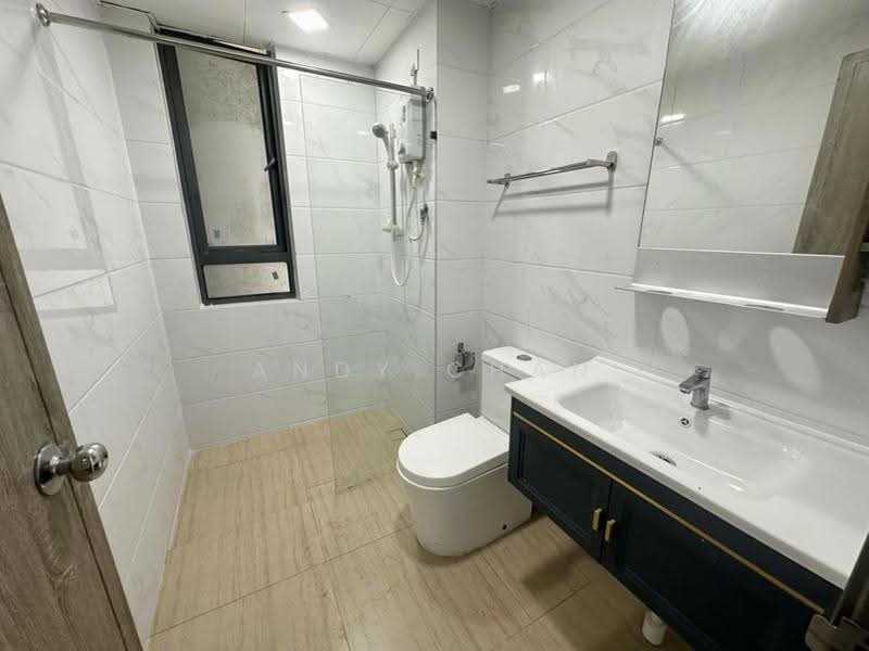 Kediaman Servis untuk Dijual di Country Garden Central Park - Andy Chan - Bathroom - PropertyGuru.com.my