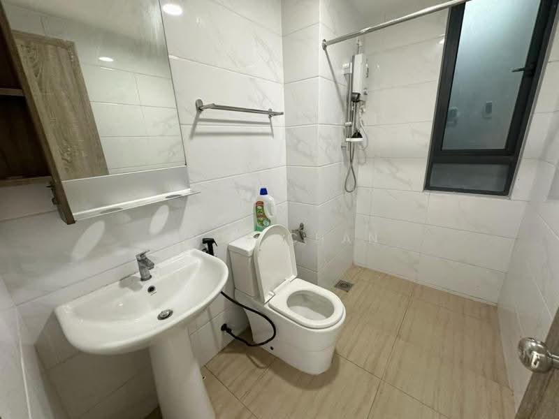 Kediaman Servis untuk Dijual di Country Garden Central Park - Andy Chan - Bathroom - PropertyGuru.com.my