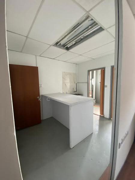 Semi-D Factory for Rent in Taman Perindustrian Puchong (Puchong) - KC Wong - Kitchen - PropertyGuru.com.my