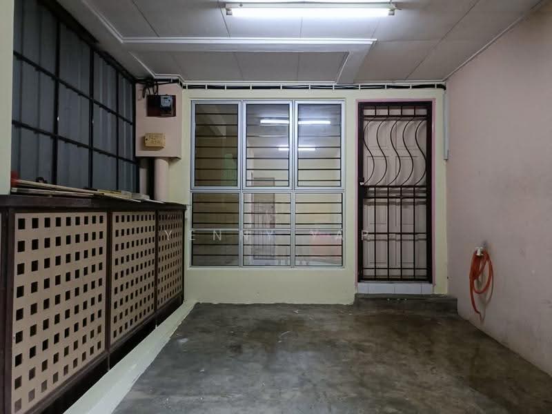 Rumah Bandar untuk Disewa di Taman Amansiara (Rawang) - Yenny Yap - Entrance - PropertyGuru.com.my