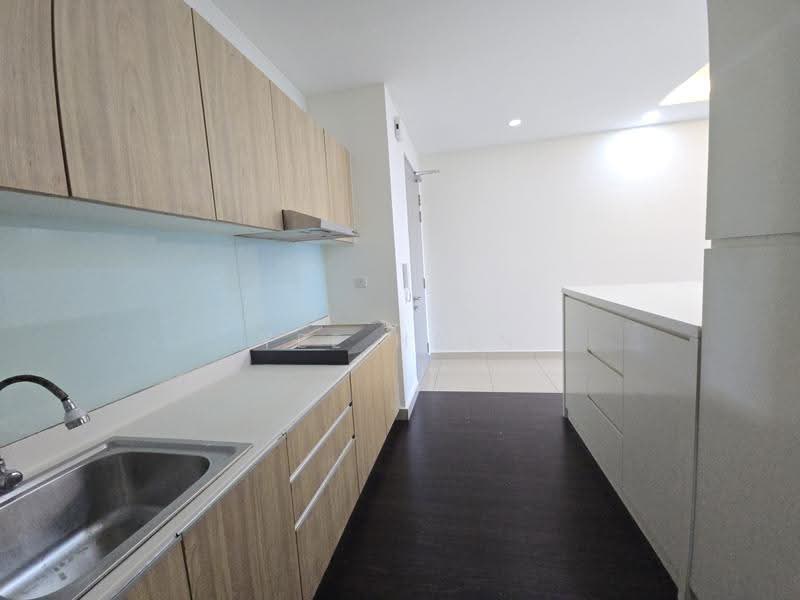 Service Residence for Sale at Meridin Bayvue Serviced Apartment - Yee Hsin - Kitchen - PropertyGuru.com.my