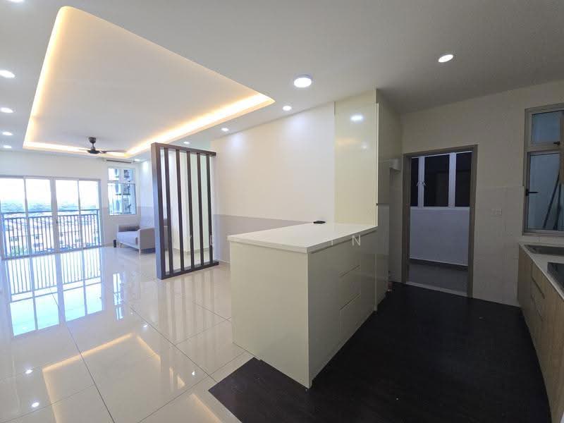 Service Residence for Sale at Meridin Bayvue Serviced Apartment - Yee Hsin - Living Room - PropertyGuru.com.my