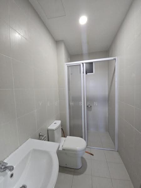 Service Residence for Sale at Meridin Bayvue Serviced Apartment - Yee Hsin - Bathroom - PropertyGuru.com.my