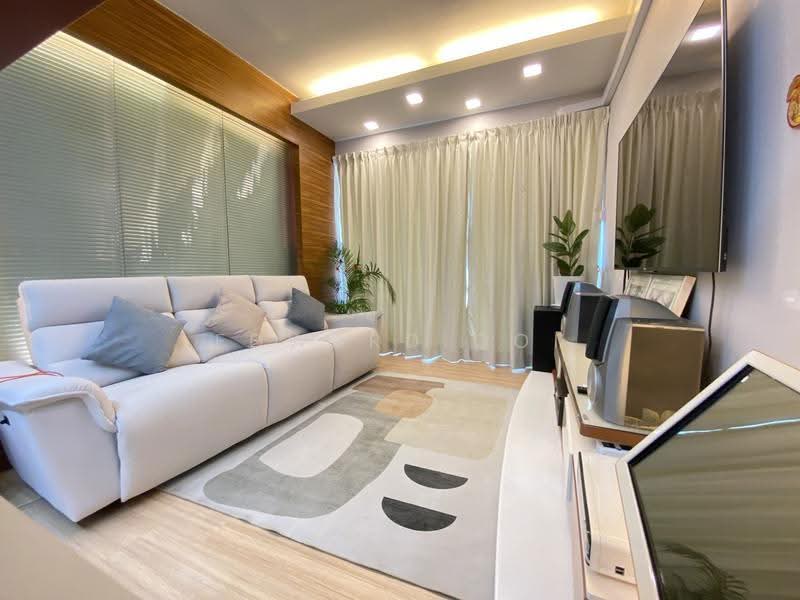 Kondominium untuk Disewa di Queens Residences Q1 @ Queens Waterfront - Edward Ooi - Living Room - PropertyGuru.com.my
