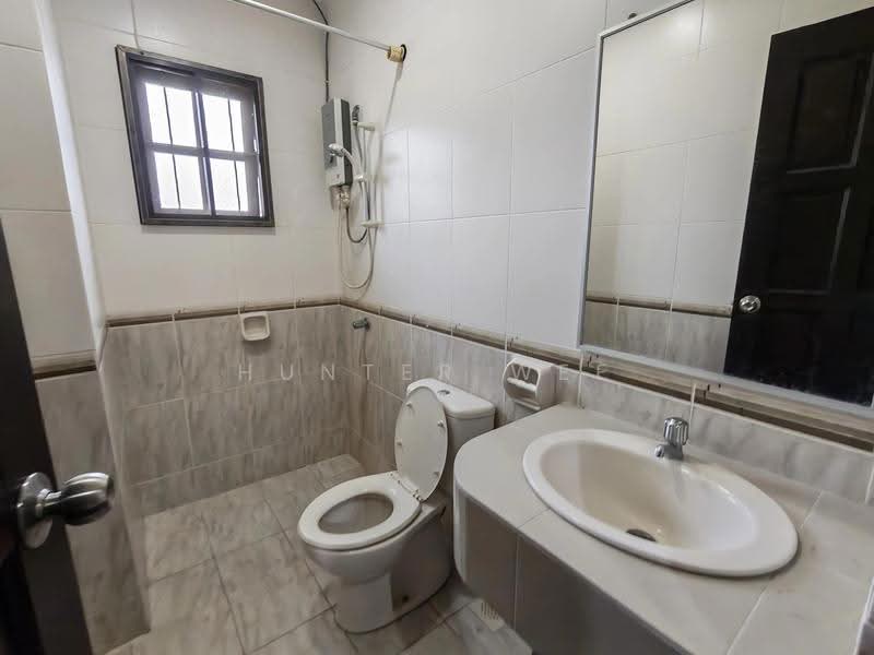 Rumah Teres 2-Tingkat untuk Dijual di Tabuan Jaya Baru (Kuching) - Hunter Wee - Bathroom - PropertyGuru.com.my