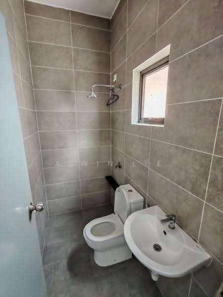 2-storey Terraced House for Sale in Setia Utama (Setia Alam) - Alwin Lee - Bathroom - PropertyGuru.com.my