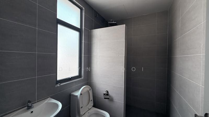 Semi-Detached House for Sale in Taman Semanja (Kajang) - Dlynie Ooi - Bathroom - PropertyGuru.com.my