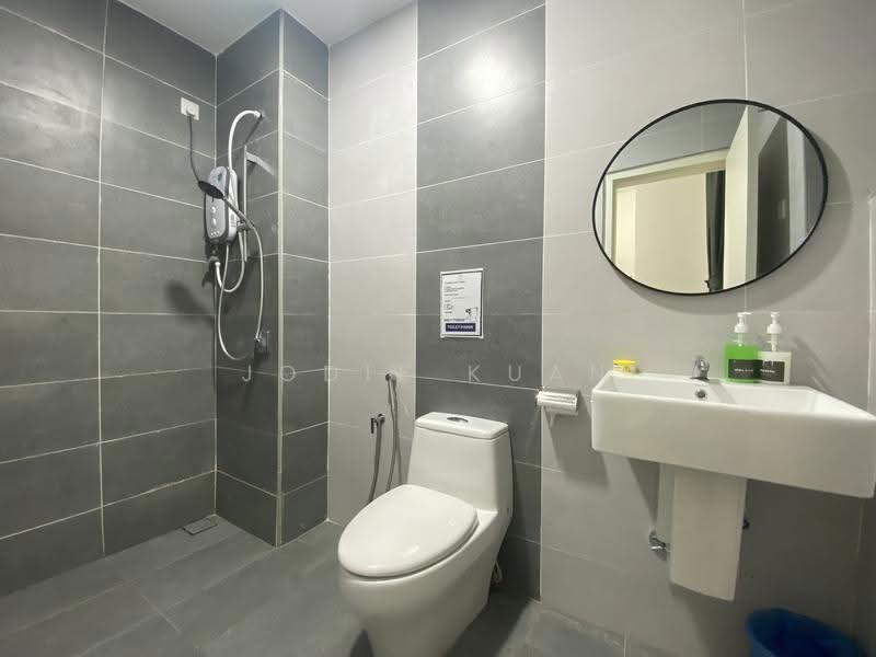 Condominium for Rent at The Cove Hillside Residence - Jodie Kuan - Bedroom 2 Ensuite Bathroom - PropertyGuru.com.my