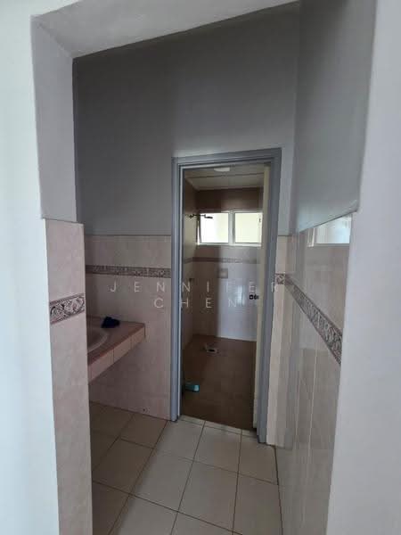 Pangsapuri untuk Dijual di Sri Bayu Apartments - Jennifer Chen - Bathroom - PropertyGuru.com.my