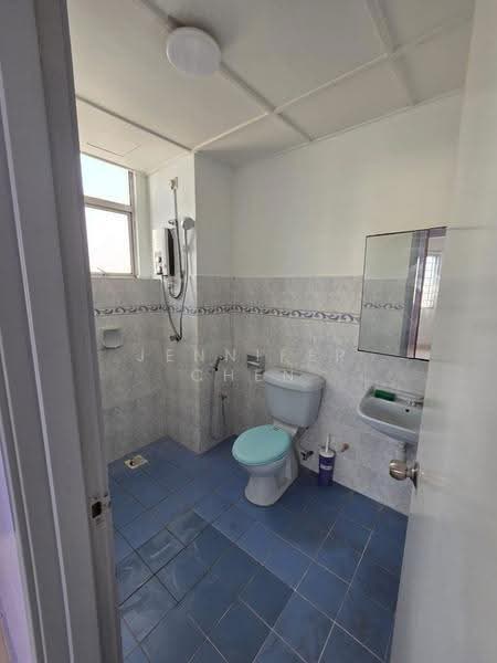 Pangsapuri untuk Dijual di Sri Bayu Apartments - Jennifer Chen - Bathroom - PropertyGuru.com.my
