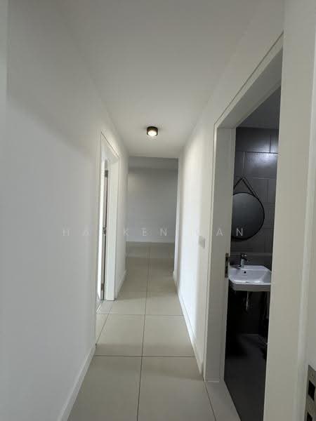 Kediaman Servis untuk Dijual di Maya Ara Residences - Hacken Gan - Corridor - PropertyGuru.com.my