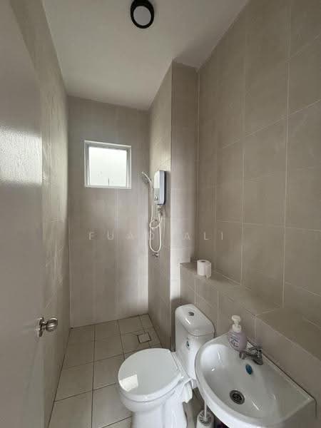 Kondominium untuk Disewa di Residensi Adelia 3 - Fuad Ali - Bathroom - PropertyGuru.com.my