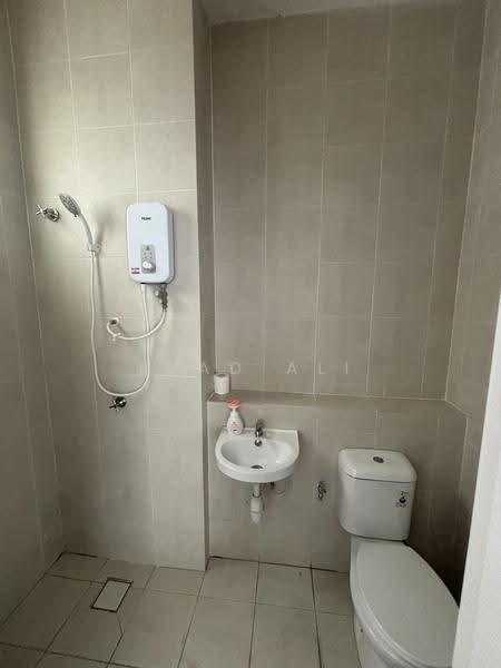 Kondominium untuk Disewa di Residensi Adelia 3 - Fuad Ali - Bathroom - PropertyGuru.com.my