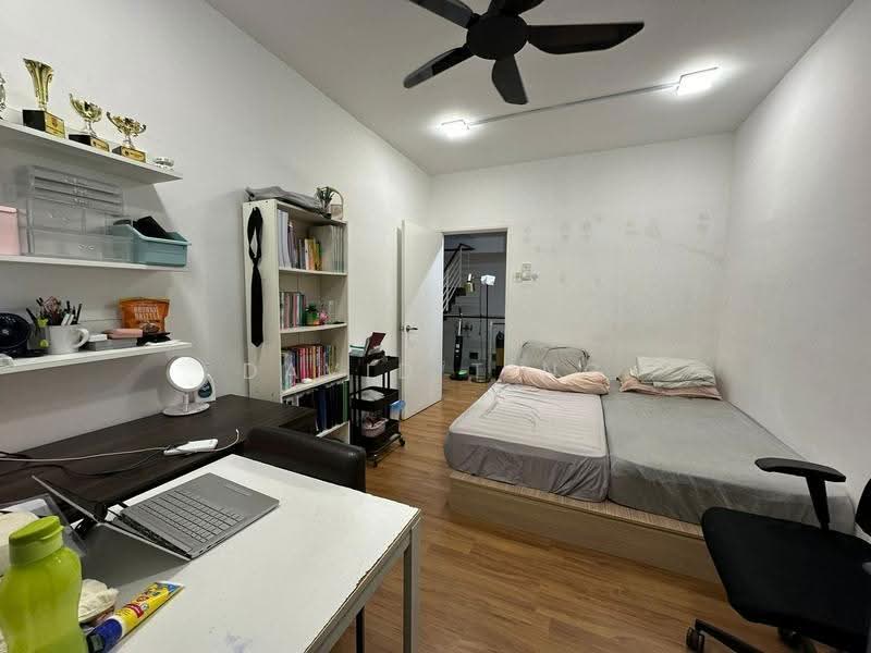 3-storey Terraced House for Sale in Lake Fields (Sungai Besi) - David Ting - Bedroom - PropertyGuru.com.my
