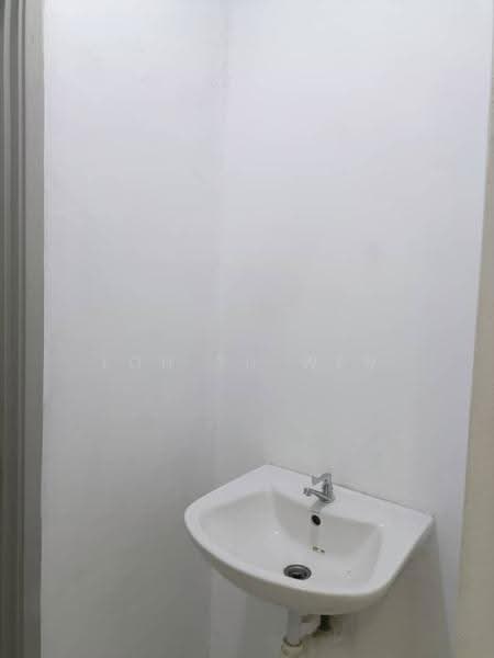 Kondominium untuk Dijual di The Golden Triangle Condominium - Loh Yu Wen - Bathroom - PropertyGuru.com.my
