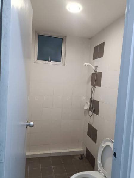 Kondominium untuk Dijual di The Golden Triangle Condominium - Loh Yu Wen - Bathroom - PropertyGuru.com.my