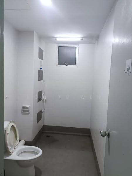 Kondominium untuk Dijual di The Golden Triangle Condominium - Loh Yu Wen - Bathroom - PropertyGuru.com.my