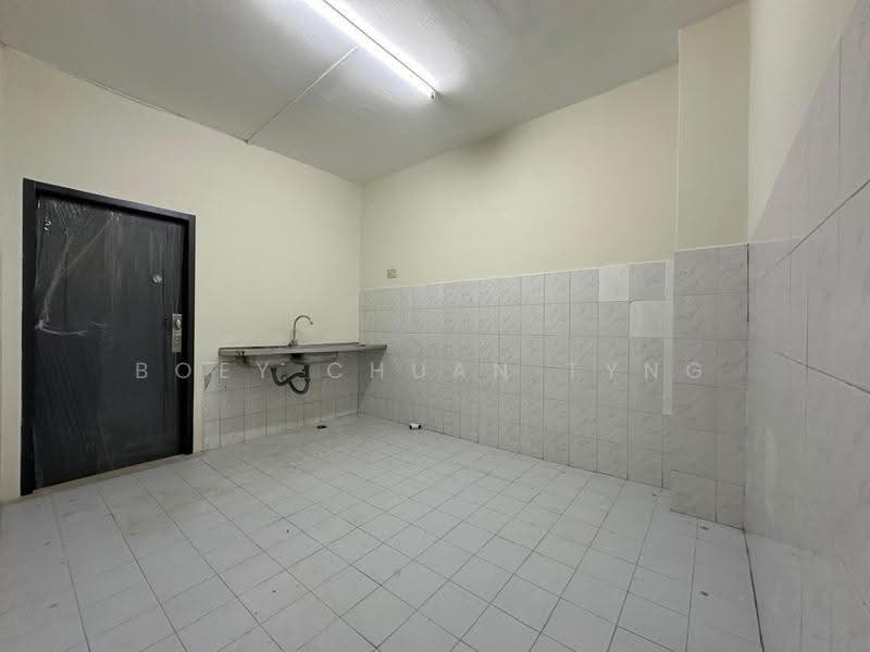 2-storey Terraced House for Sale in Taman Tampoi Indah (Tampoi) - Boey Chuan Tyng - Kitchen - PropertyGuru.com.my