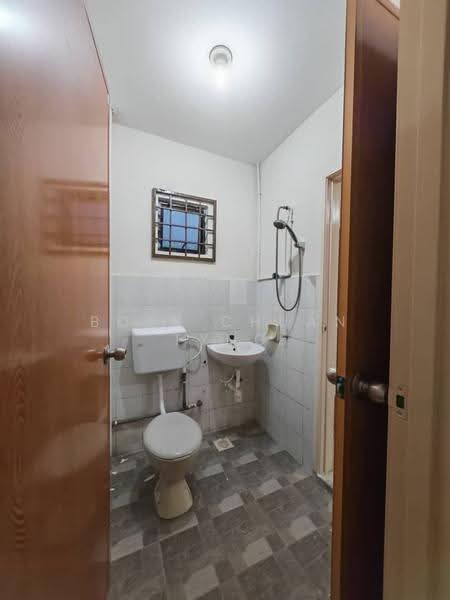 2-storey Terraced House for Sale in Taman Tampoi Indah (Tampoi) - Boey Chuan Tyng - Bathroom - PropertyGuru.com.my