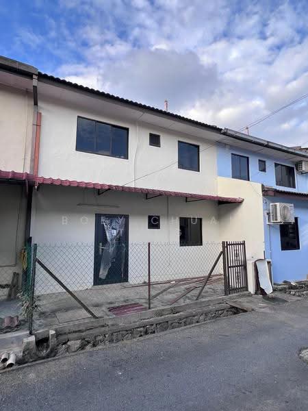 2-storey Terraced House for Sale in Taman Tampoi Indah (Tampoi) - Boey Chuan Tyng - Exterior - PropertyGuru.com.my