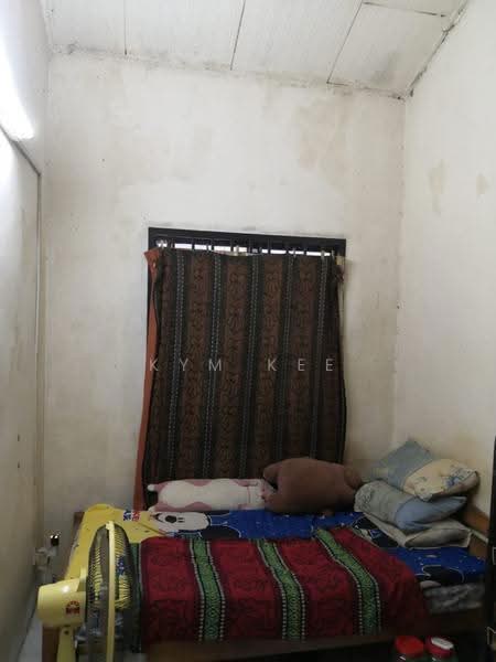 Rumah Teres 1-Tingkat untuk Dijual di Ulu Tiram (Johor) - Kym Kee - Bedroom - PropertyGuru.com.my