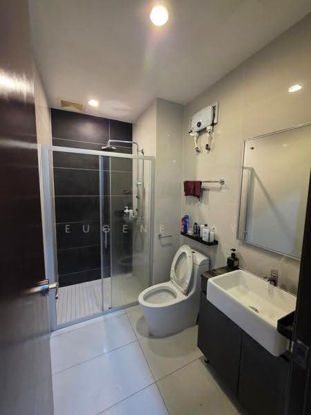 Kondominium untuk Dijual di Amberside @ Country Garden Danga Bay - Eugene Tay - Bathroom - PropertyGuru.com.my
