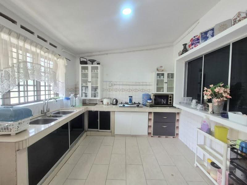 1-storey Terraced House for Sale in Taman Petaling (Klang) - Rafedah Binti Abdul Aziz - Kitchen - PropertyGuru.com.my