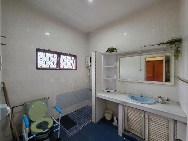 Bungalow House untuk Dijual di Housing Trust (Ipoh) - Qazin Khoo - Bathroom - PropertyGuru.com.my