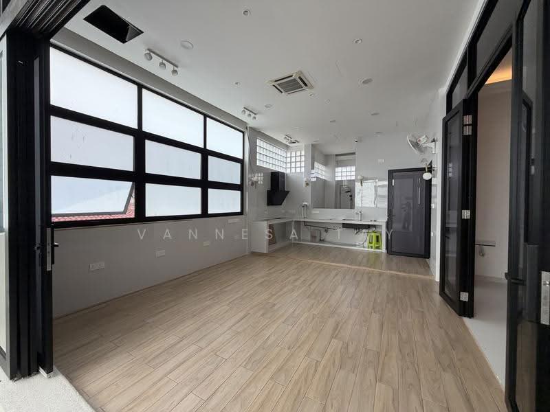 Bungalow House untuk Disewa di Section 6 (Kota Damansara) - Vannesa Tay - Kitchen - PropertyGuru.com.my