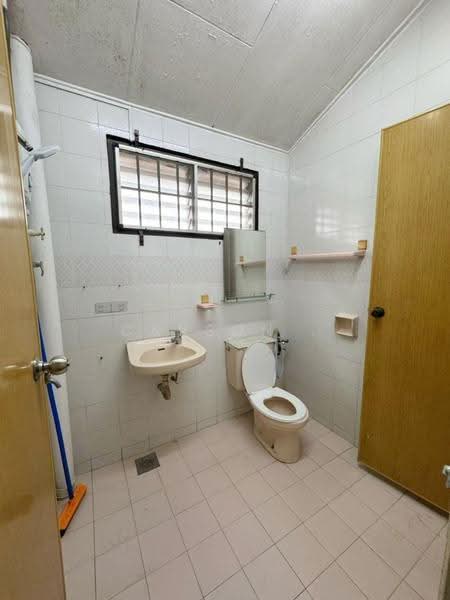 Rumah Teres 2-Tingkat untuk Dijual di Taman Johor Jaya (Johor Bahru) - Carson . - Bathroom - PropertyGuru.com.my