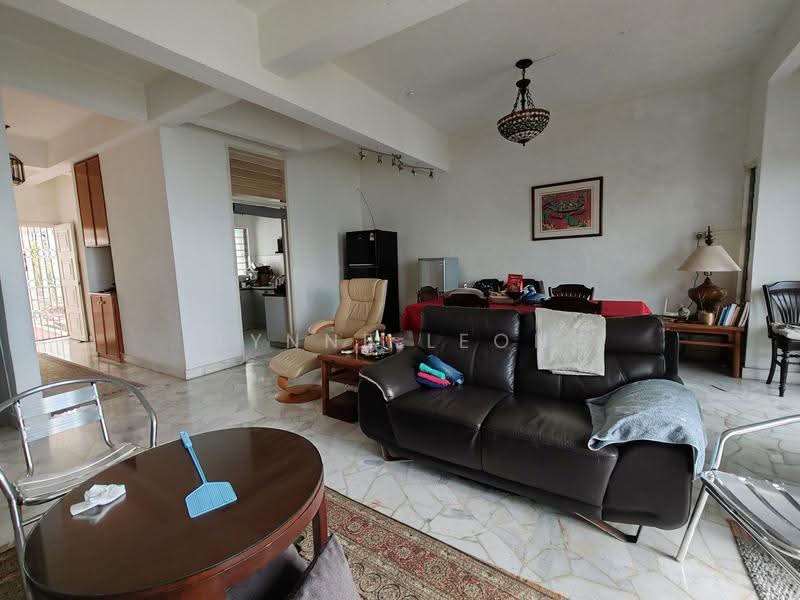 2.5-storey Terraced House for Sale in Batu Ferringhi (Penang) - Elynne Leong - Living Room - PropertyGuru.com.my