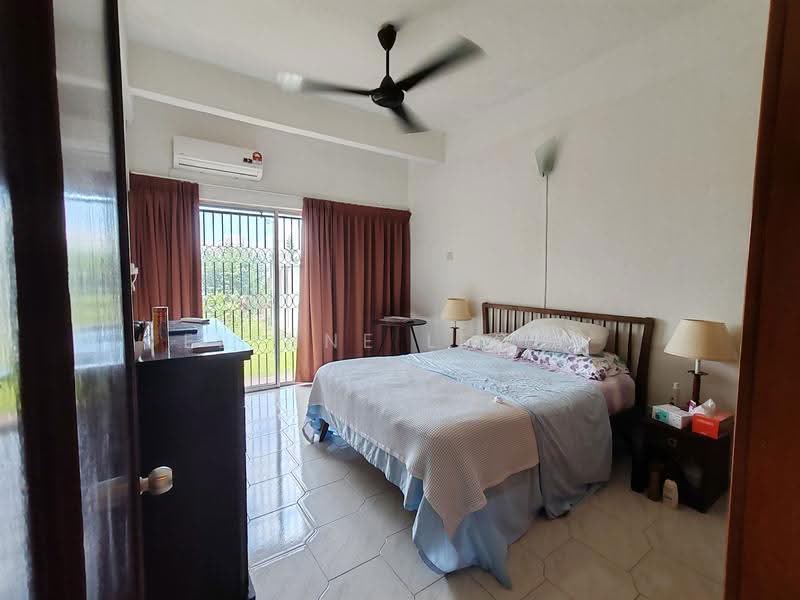 2.5-storey Terraced House for Sale in Batu Ferringhi (Penang) - Elynne Leong - Bedroom - PropertyGuru.com.my