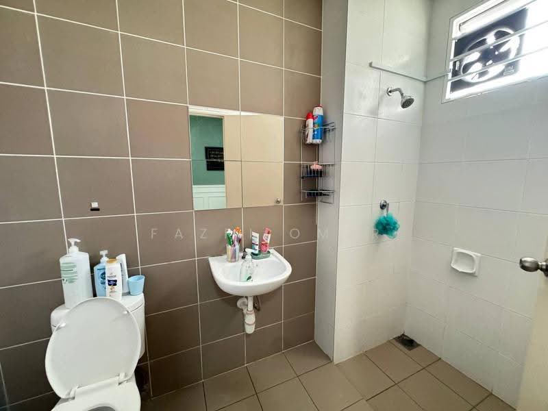 Semi-Detached House for Sale in Alam Suria (Puncak Alam) - Fazri Omar - Bathroom - PropertyGuru.com.my