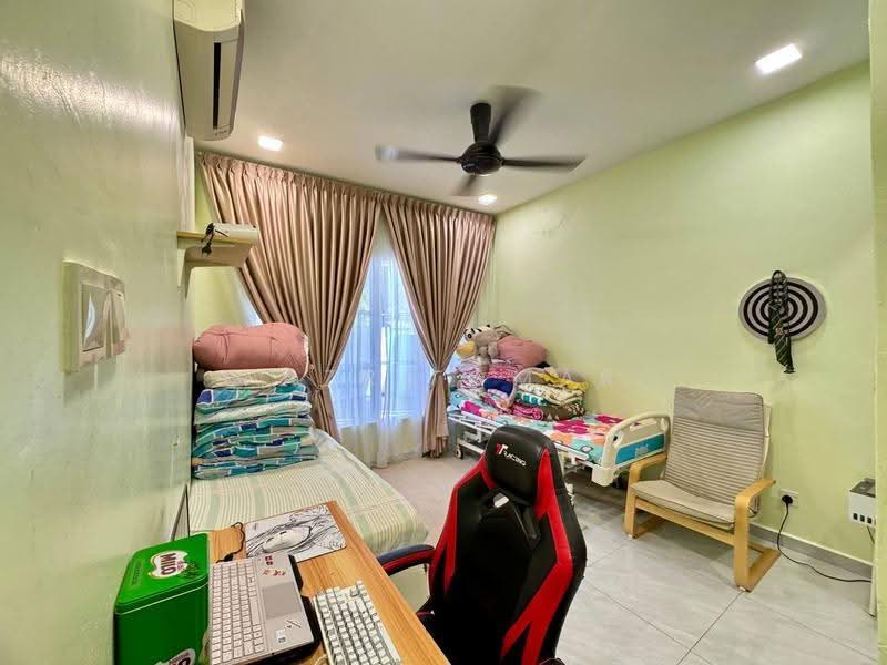 Semi-Detached House for Sale in Alam Suria (Puncak Alam) - Fazri Omar - Bedroom - PropertyGuru.com.my