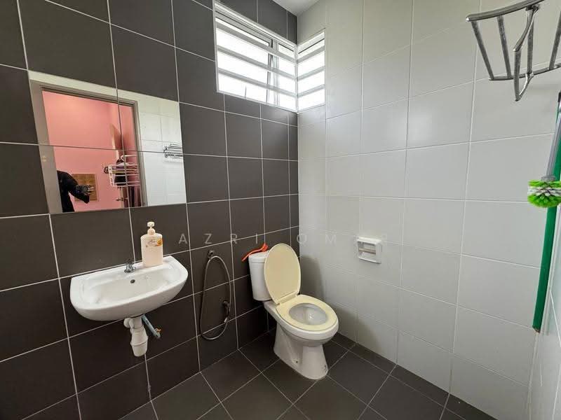 Semi-Detached House for Sale in Alam Suria (Puncak Alam) - Fazri Omar - Bathroom - PropertyGuru.com.my