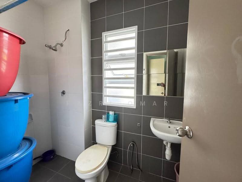 Semi-Detached House for Sale in Alam Suria (Puncak Alam) - Fazri Omar - Bathroom - PropertyGuru.com.my