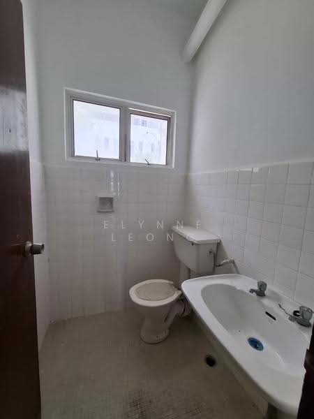 2.5-storey Terraced House for Sale in Batu Ferringhi (Penang) - Elynne Leong - Bathroom - PropertyGuru.com.my