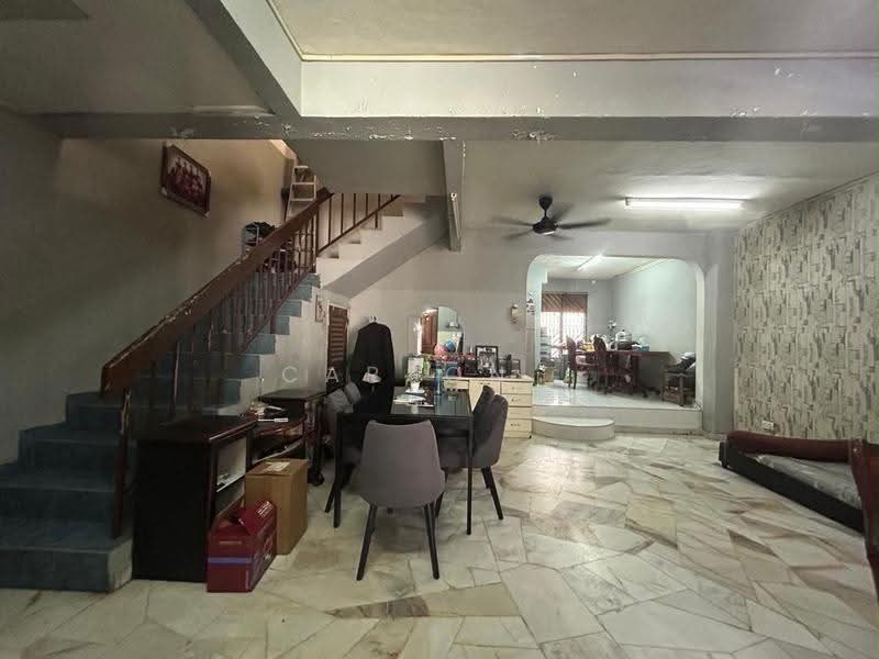 Rumah Teres 2-Tingkat untuk Dijual di Taman Desa Jaya (Johor Bahru) - Carson . - Living Room - PropertyGuru.com.my