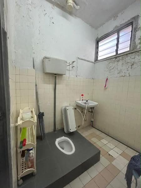 Rumah Teres 2-Tingkat untuk Dijual di Taman Desa Jaya (Johor Bahru) - Carson . - Bathroom - PropertyGuru.com.my